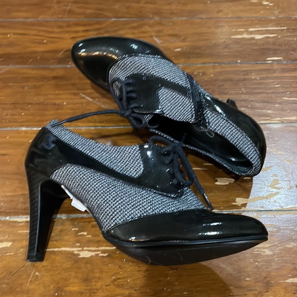 Impo spectator heels (sz 7) - Picture 3 of 12
